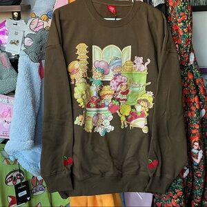 STRAWBERRY SHORTCAKE CREWNECK SWEATER